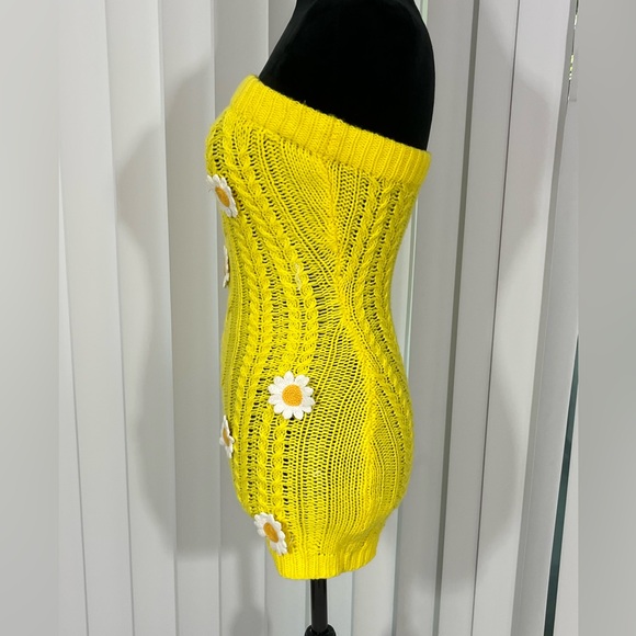DOLLS KILL Dallop Of Daisies Cable Knit Sweater Sleeveless Romper Shorts Yellow - Picture 3 of 7